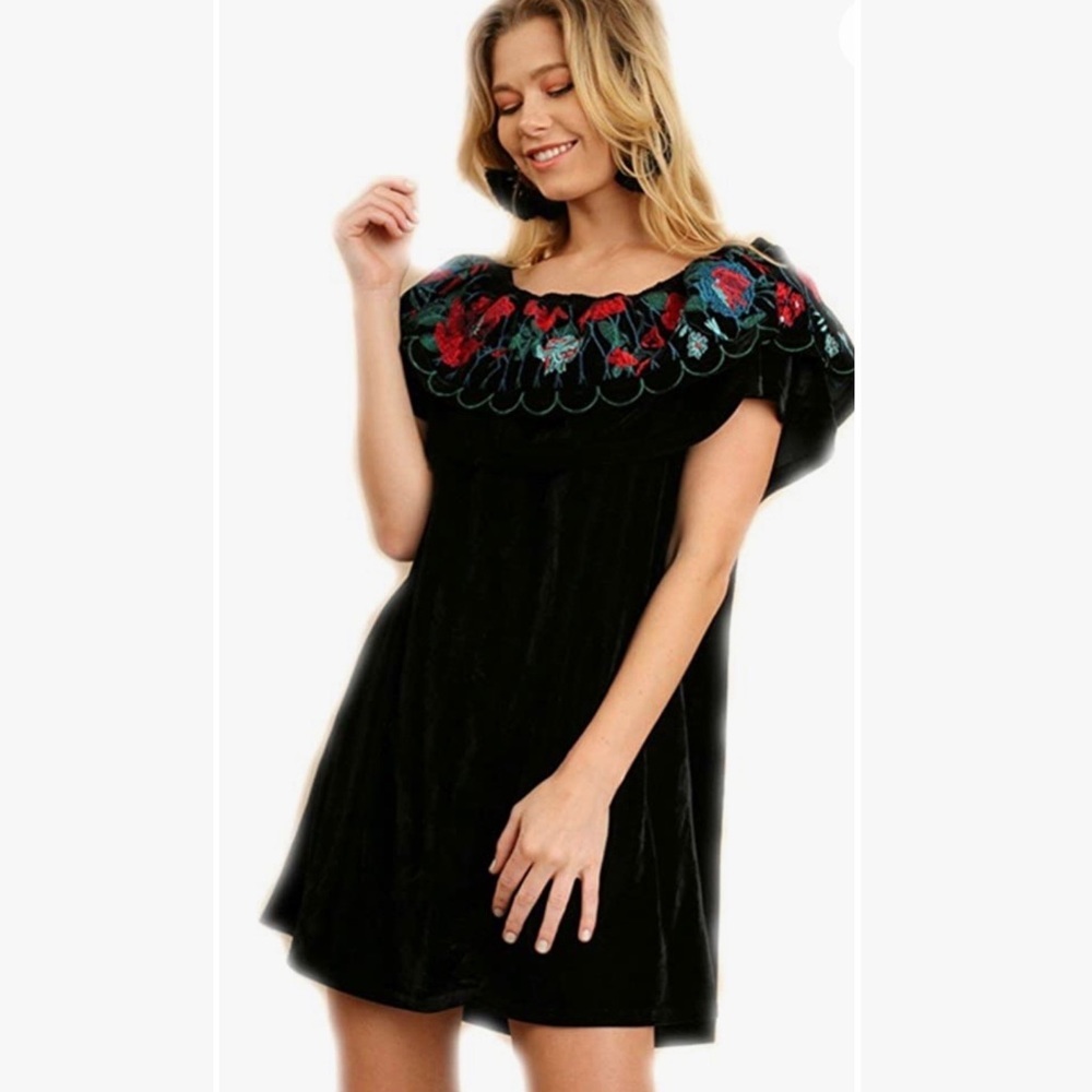 UMGEE l Black Velvet Embroidered Dress Medium